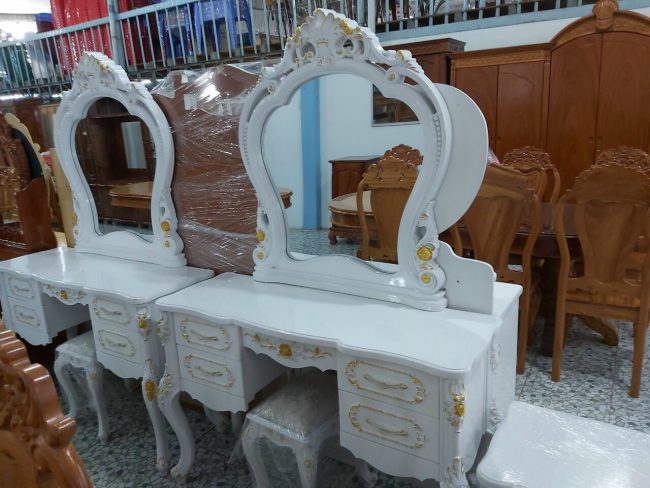 BÀN TRANG ĐIỂM